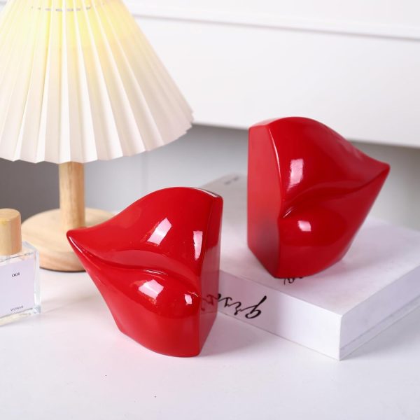 supplier direct red lips decorated bookends，set of 2 heavy decorative book stoppers，unique resin decoration，creative desktop red decor for study room hotel office shelves wholesale prices